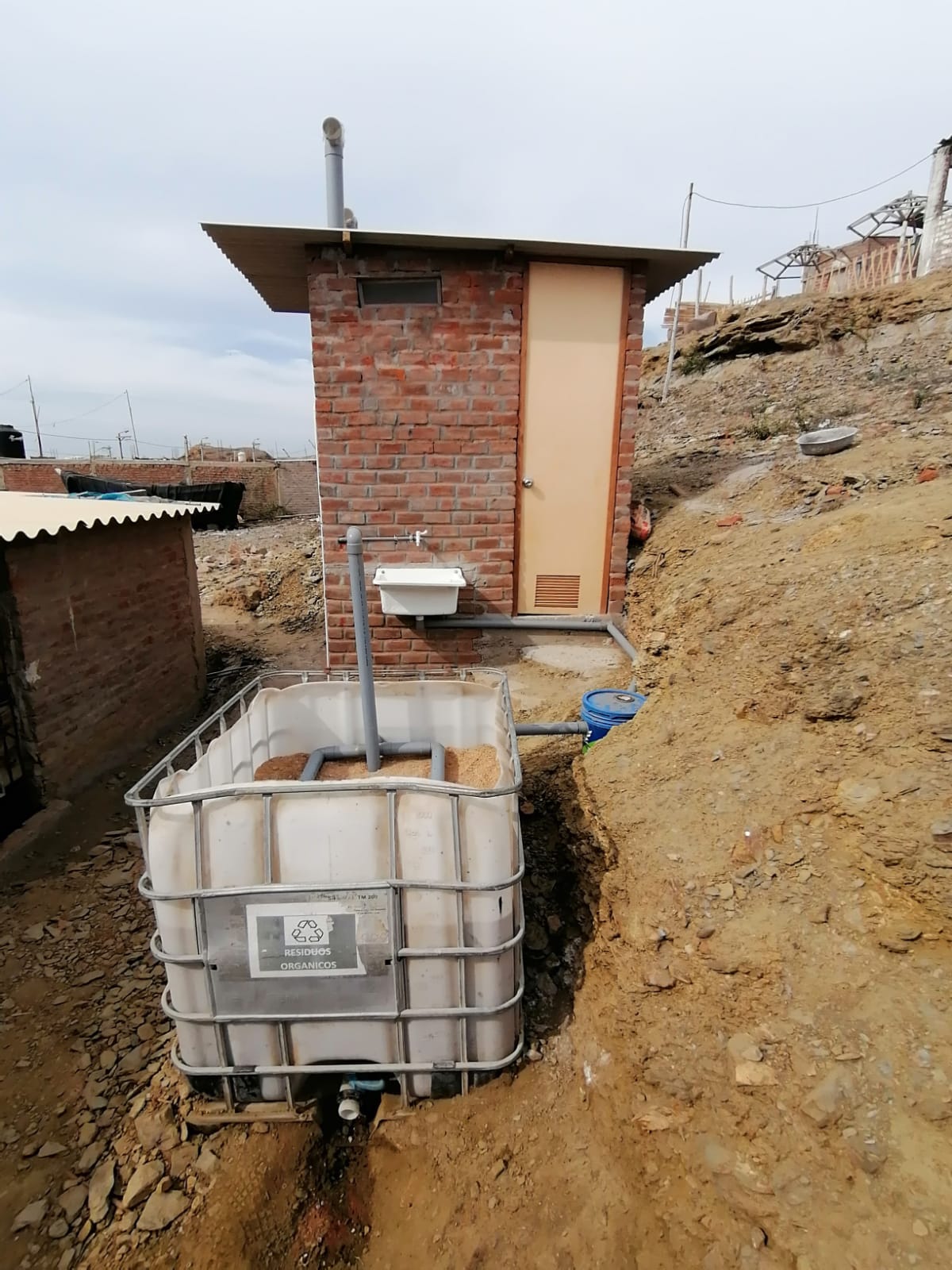 Humedal vertical para baño seco